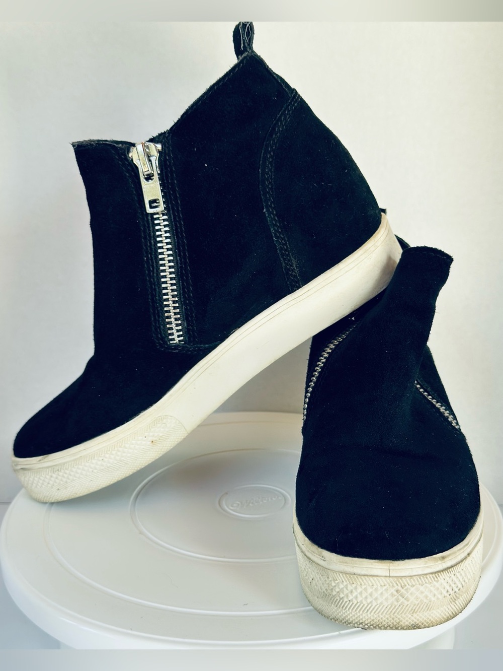 Black Suede Zip-Accent Wedge Sneakersc Y2K retro streetwear